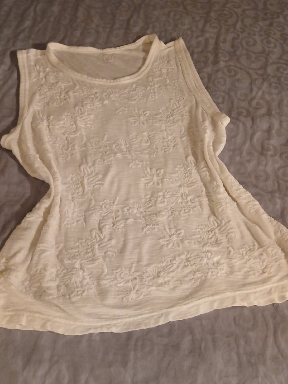 GAP White Embroidered Tank Top Womens Large